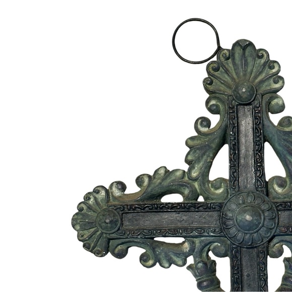 Crucifixion Cross Ornate, Fleur-de-lis, Resin Wall Decor 12” x 8” - Picture 3 of 7